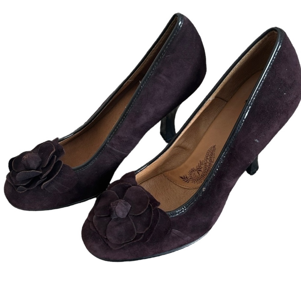 Sofft brand purple heals with flower detail